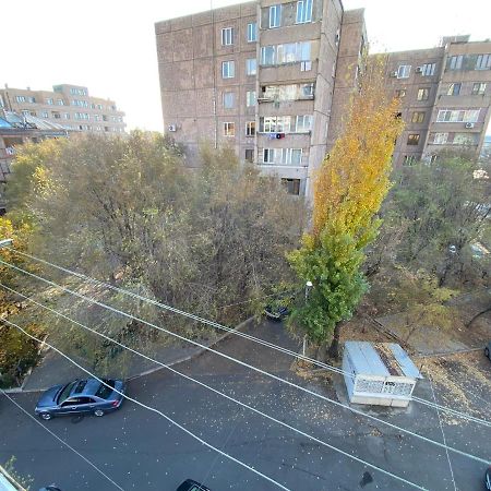 Large Cozy Apartment On Beginning Of Komitas Ave Jerevan Exteriör bild