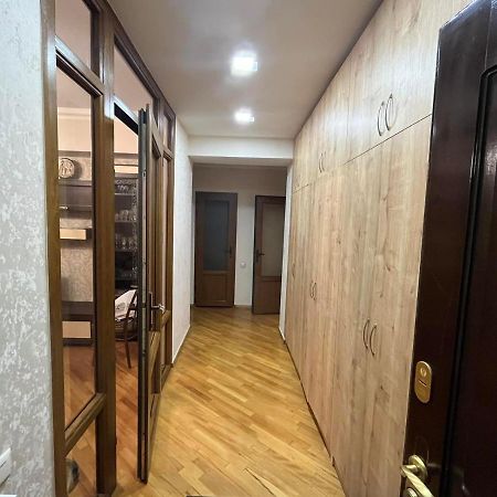 Large Cozy Apartment On Beginning Of Komitas Ave Jerevan Exteriör bild