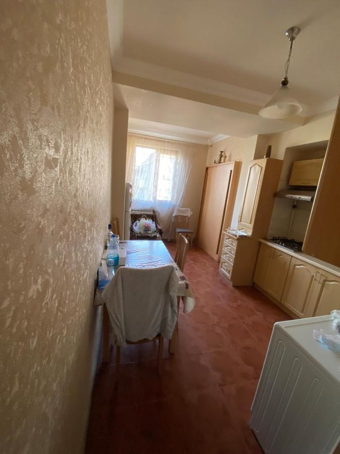 Large Cozy Apartment On Beginning Of Komitas Ave Jerevan Exteriör bild