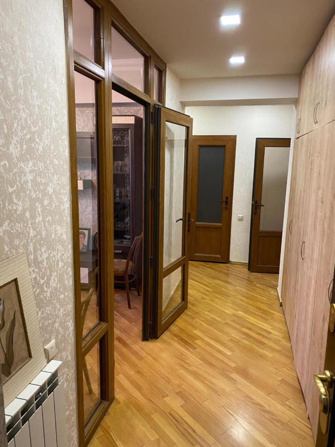 Large Cozy Apartment On Beginning Of Komitas Ave Jerevan Exteriör bild